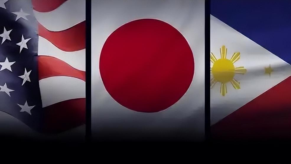 打脸了，美日菲全打脸了。

8月12日上午，中国印尼海军位台岛以东海域联合演练。