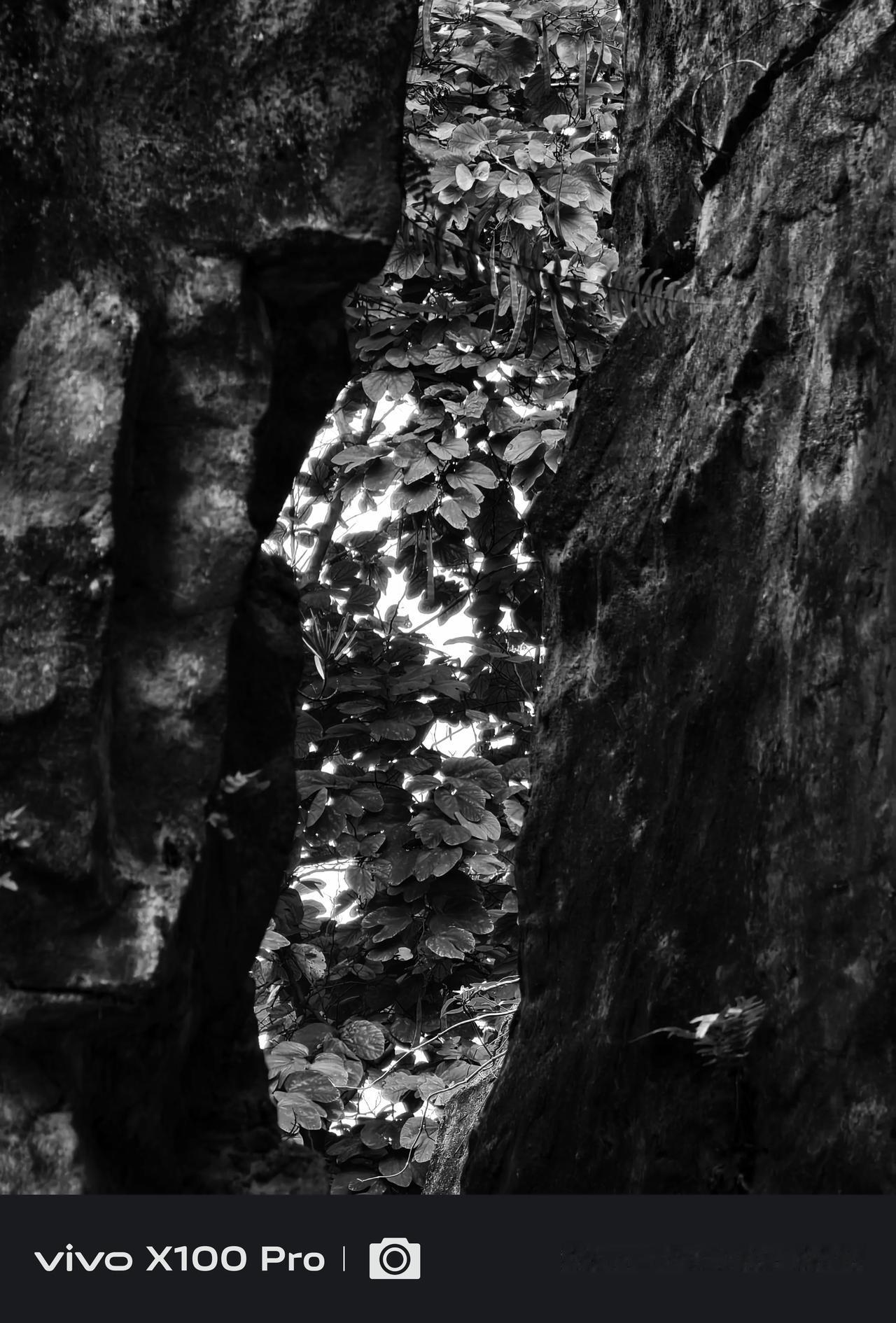 非牛顿流体材料+国产UTG(超薄玻璃)是华子下一代大折叠的更薄更强的保护解决方案