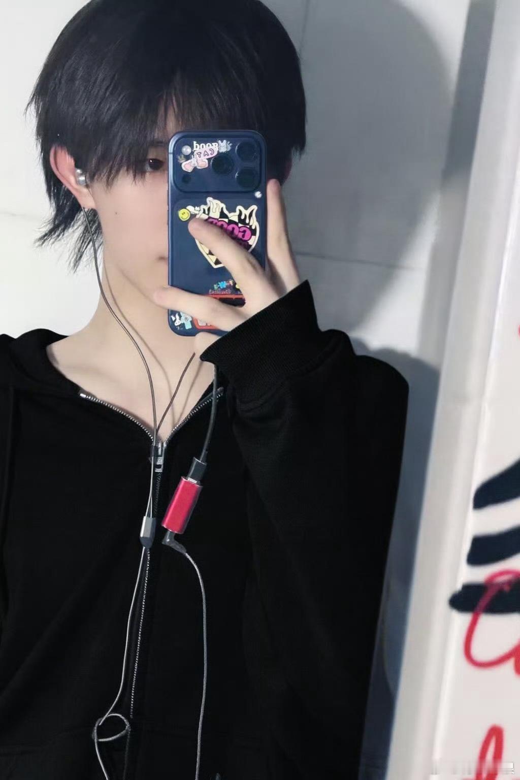 苏新皓好喜欢这个意外的发型苏新皓记录一下苏新皓记录一下，帅，[鼓掌][鼓掌] ​