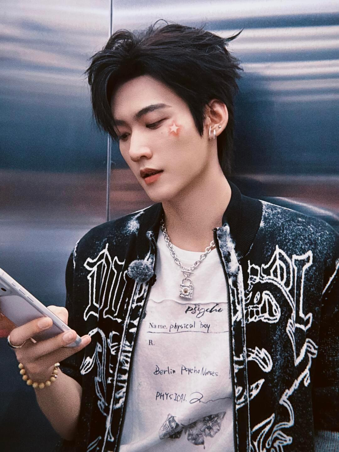 地表最帅柯柯爱🌹 