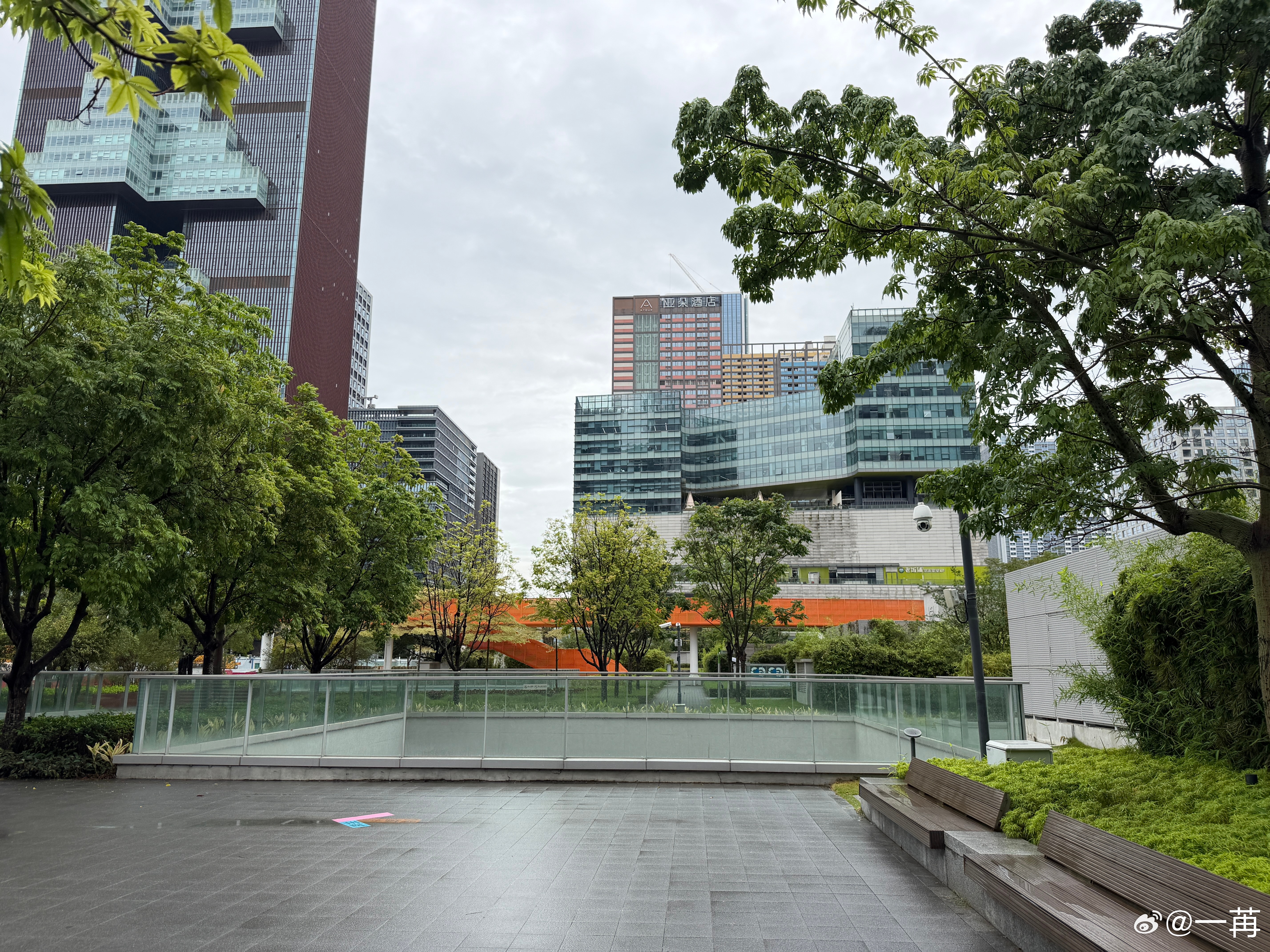 第二次拜访新出行老师的办公室，很多年前在车企工作时，初来乍到，去拜码头。（当时我