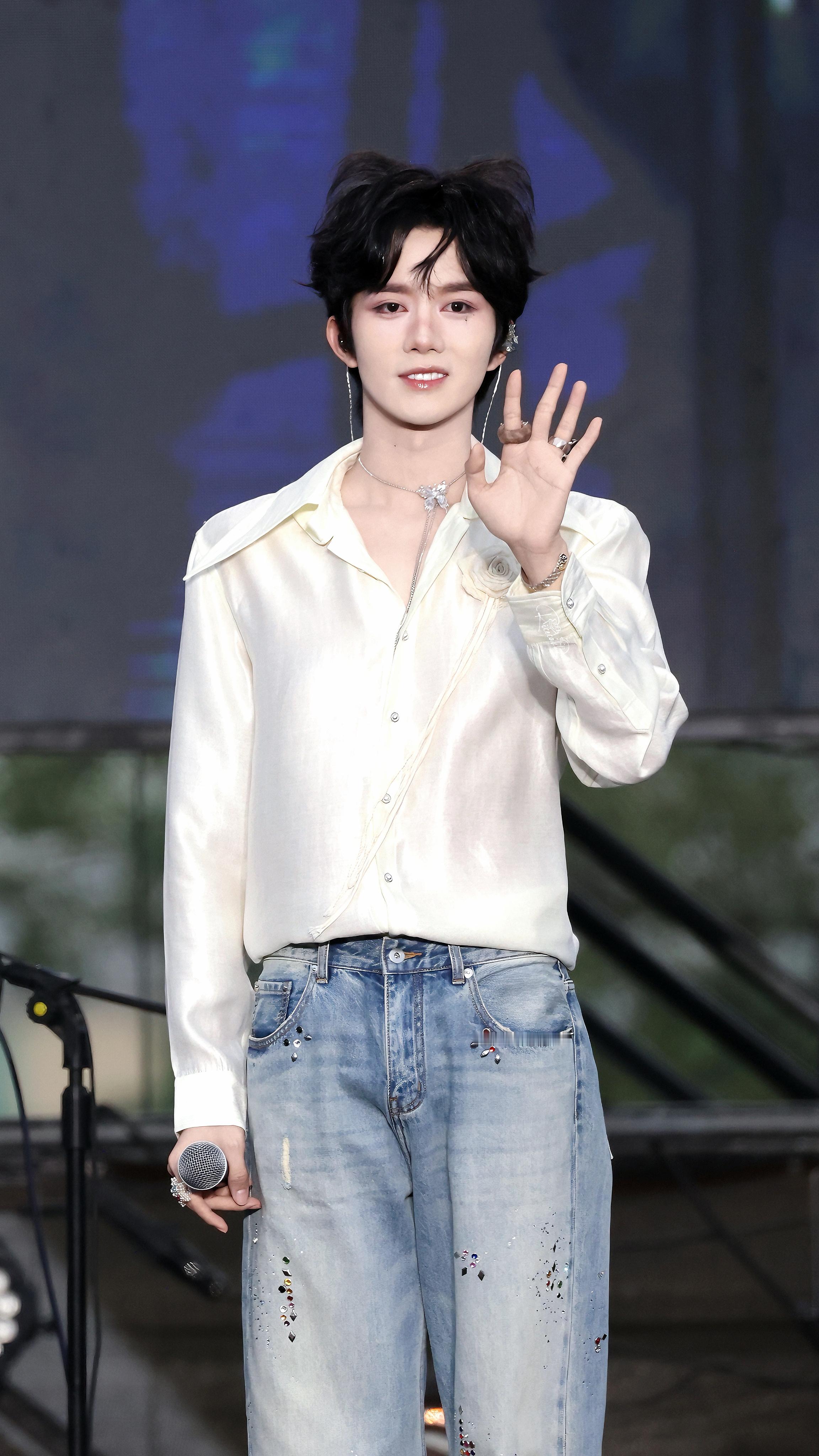 请认领你的小猫   黄星 ✨ 黄星好可爱的猫耳朵 ​​​