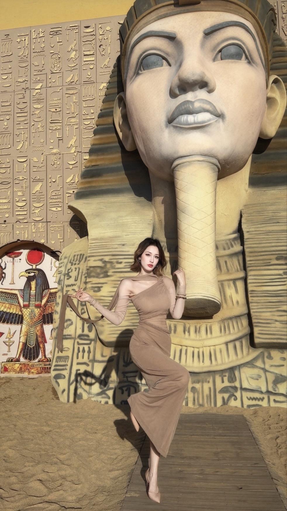 抱歉 我完美的穿搭 柔顺的头发 漂亮的眼型 令人舒适的性格 你喜欢的 你都得不到