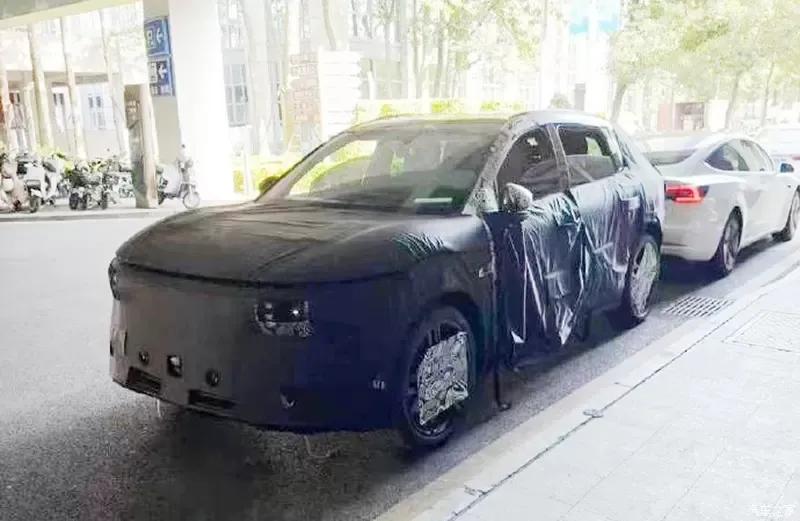 【极氪CX1E谍照曝光】
最近网传一组极氪CX1E的谍照及假想图，#大家车新车快