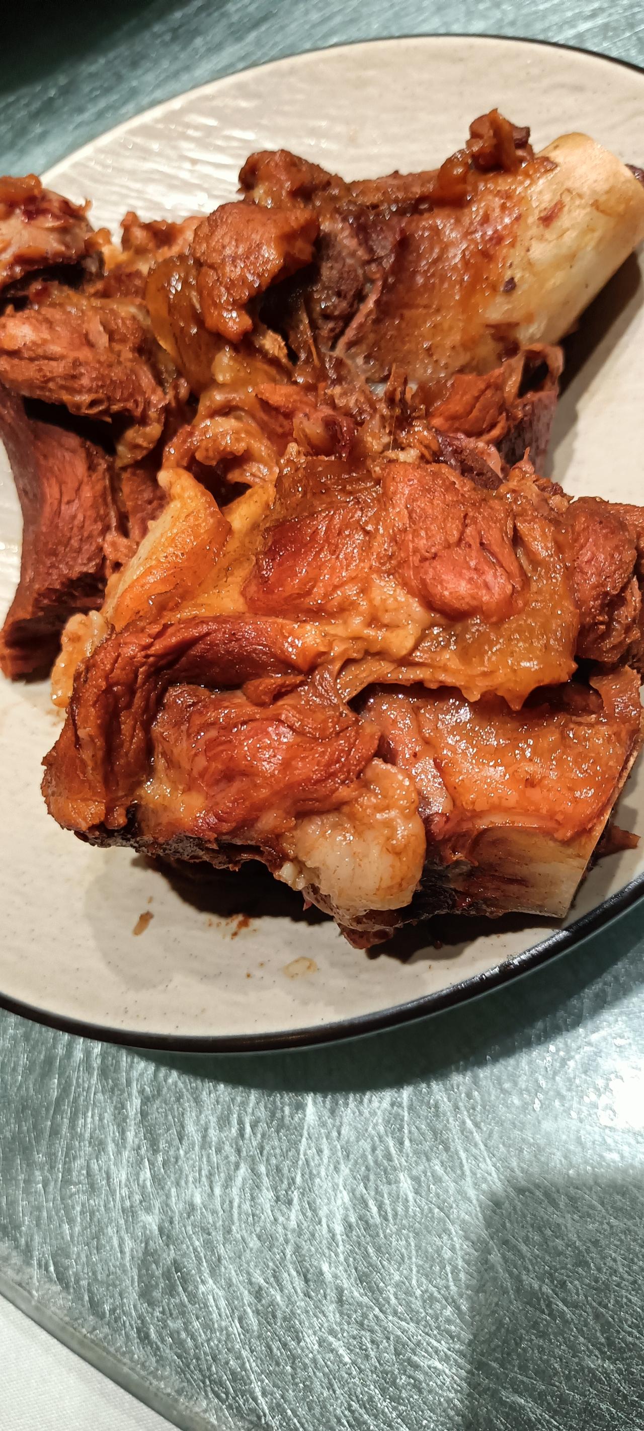 麻将散场了，又赢了一百七十元。
上午牌比较背，最多的时候输了四百二，下午就是我疯