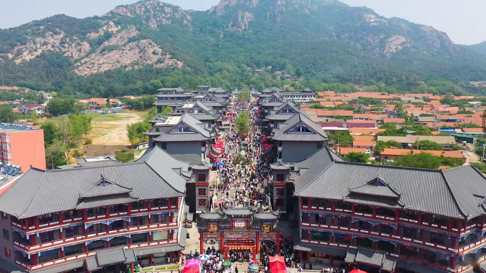 “今天大孤山人多吗？”“你问的是哪一段？”“山门。”“排。”“天后宫？”“慢。”