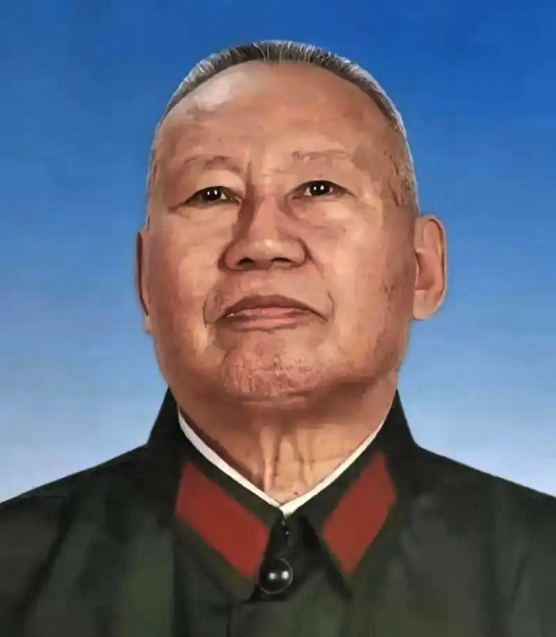1978年，原空军副司令张积慧被撤职，被关了两年后，转业的他，到成都420厂当副