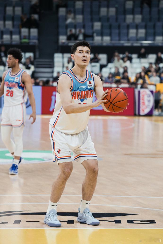 CBA第七轮国内球员表现TOP51.郭昊文  24分4篮板10助攻，南京99-8