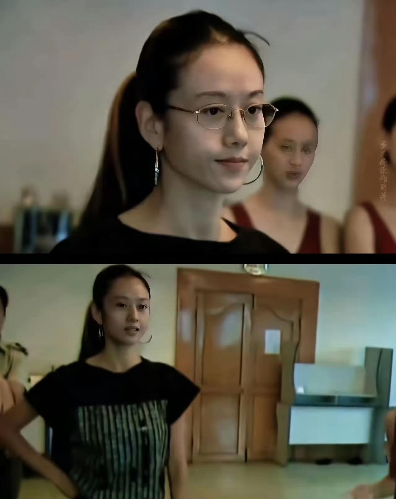 这张照片里，杨丽萍已经42岁了，看着仿佛只有二十多岁，所以不结婚子谈恋爱就是年轻