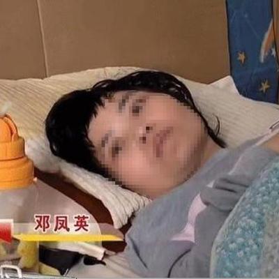34岁云南女子瘫痪在床，无父无母，相恋12年的男友，每天给她做饭洗澡，对她不离不