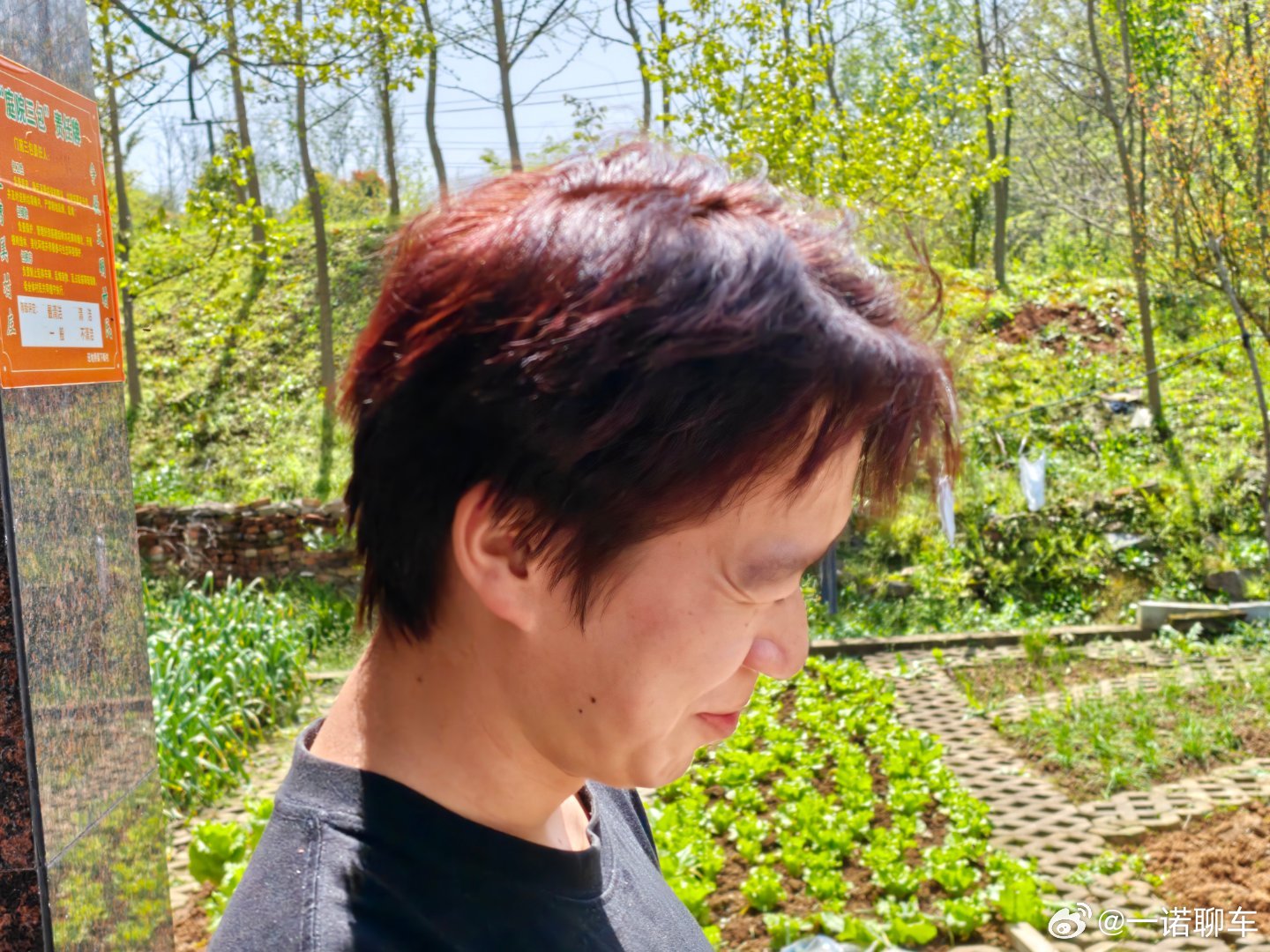 我弟今年大一了 现在还知道收拾一下了 每天搞的人模狗样的 有点当年我的风姿 我跟