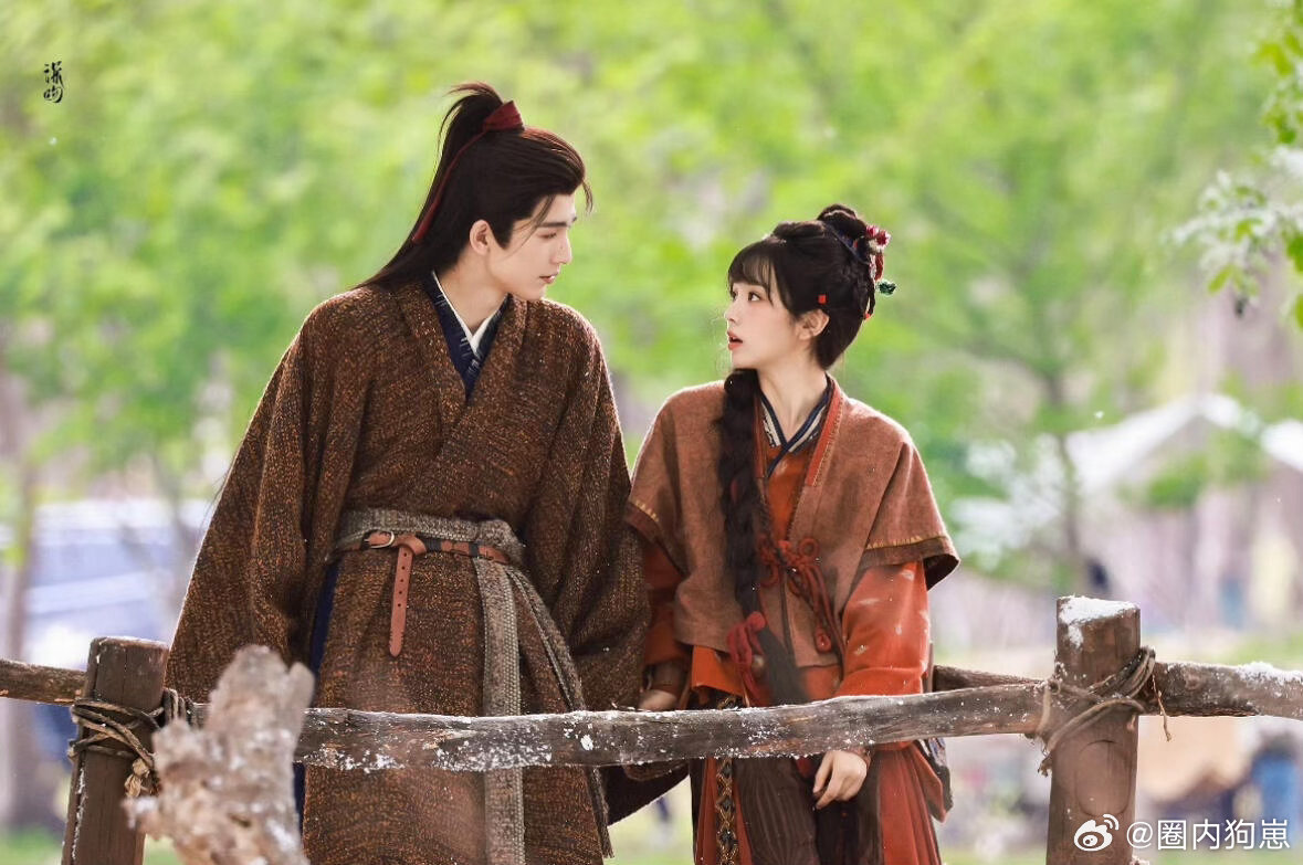 逐玉热度超过苍兰诀 全网都在追的《逐玉》，热度一路狂飙登顶，成功打破纪录，成为今