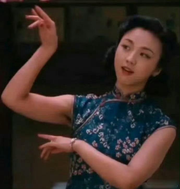 《色戒》里王佳芝的腋毛当时令人震惊，这还是李安特地让汤唯留的，说那时候的女人留腋