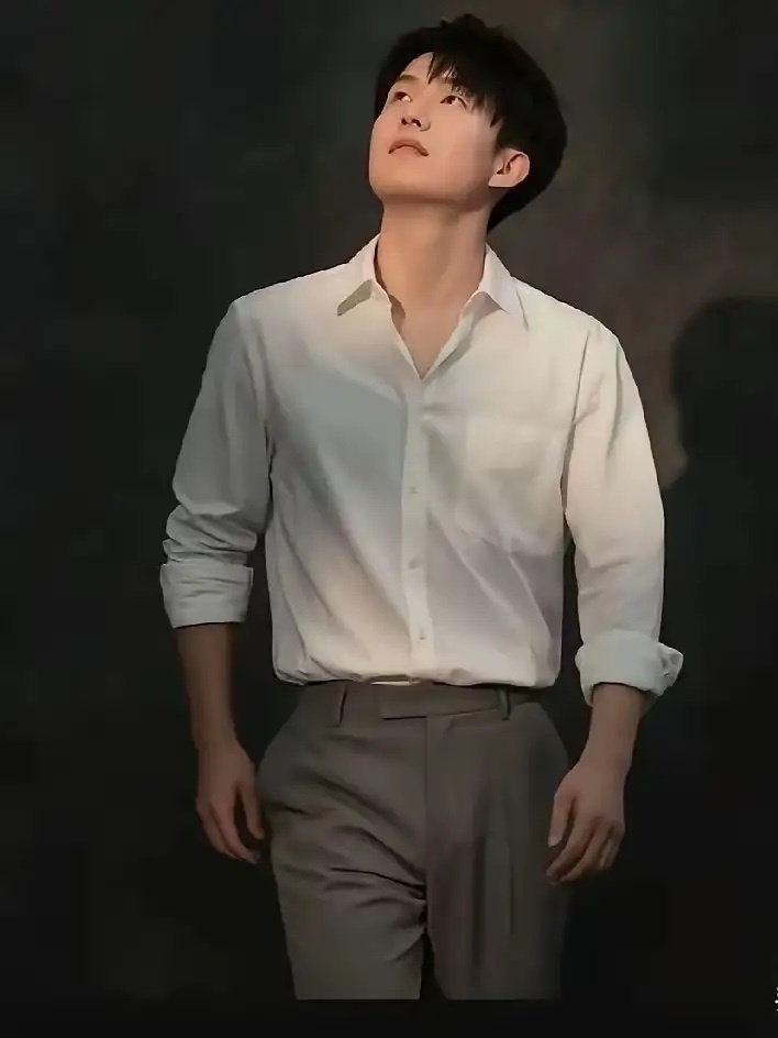 要不是国乒管的严，王楚钦这扛打的颜值，配上世一的专业成绩，奔驰级别的商业价值，北