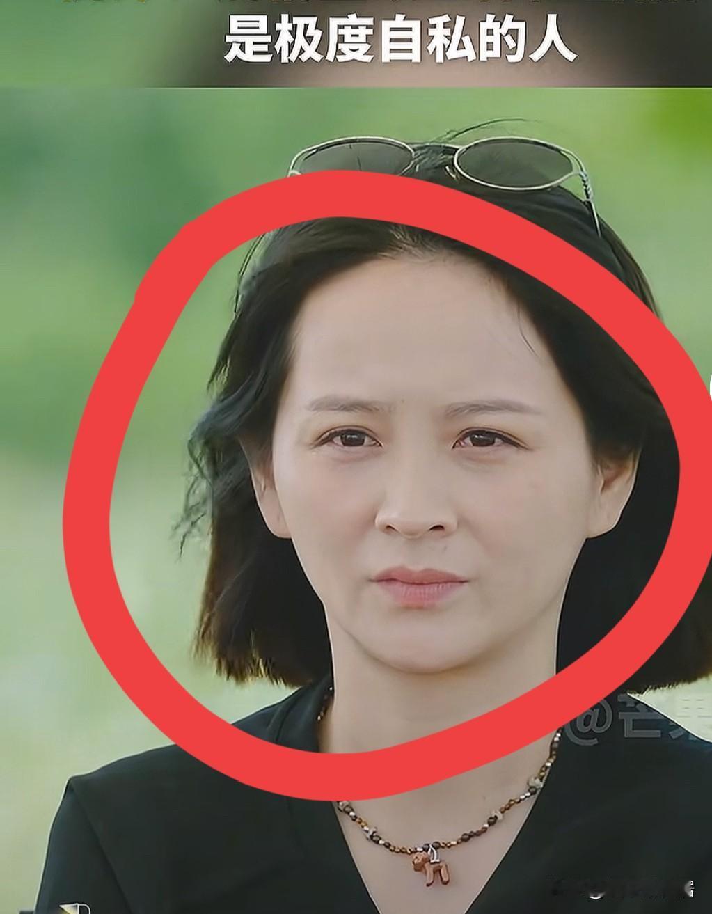 大家别再喷邓莎了，
你看她现在的状态，
一看就过得不幸福，
不管路行作为丈夫和父