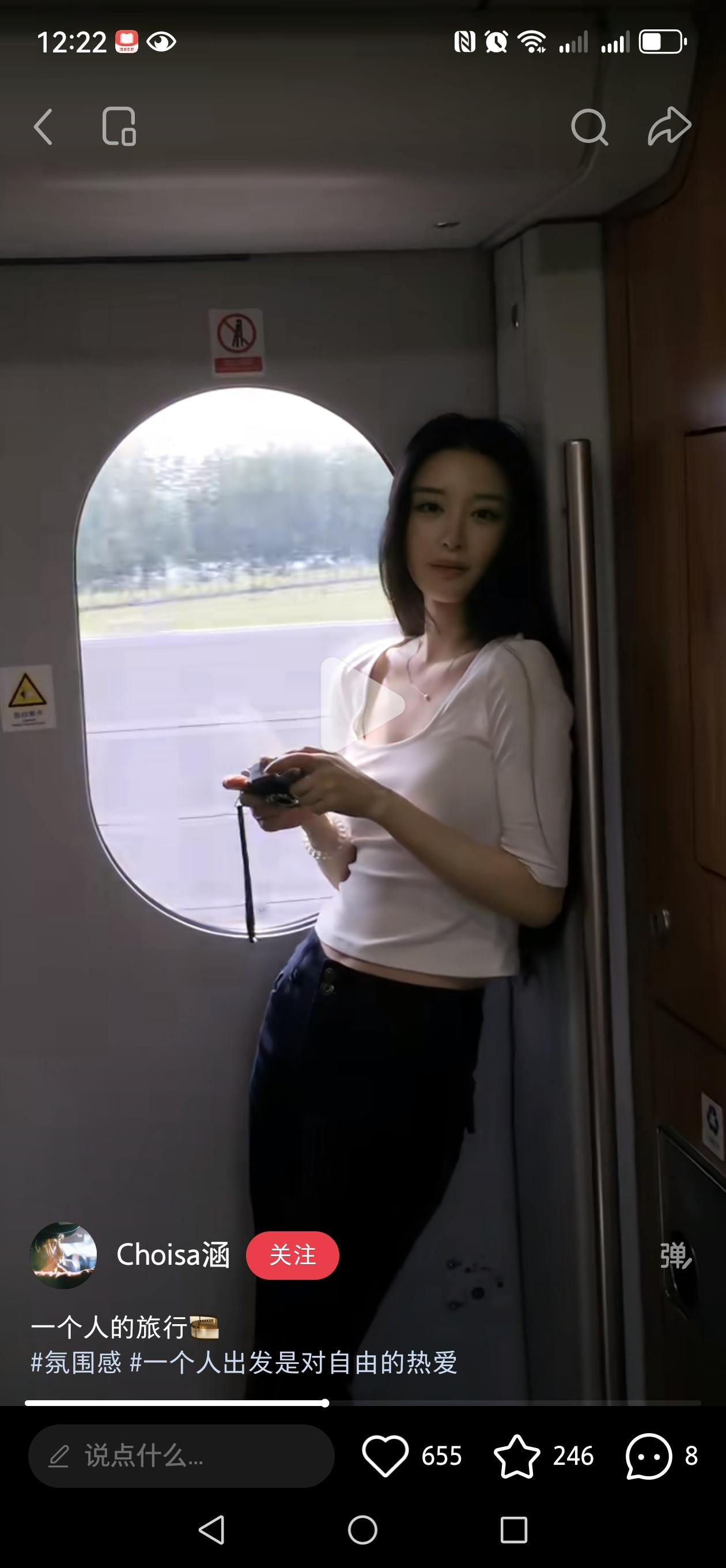 独行千里路，心随自由飞。