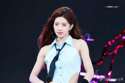 沈梦瑶泡泡岛音乐节 我旁边的路人姐妹本来是陪朋友来的，沈梦瑶一开口唱《Bad g