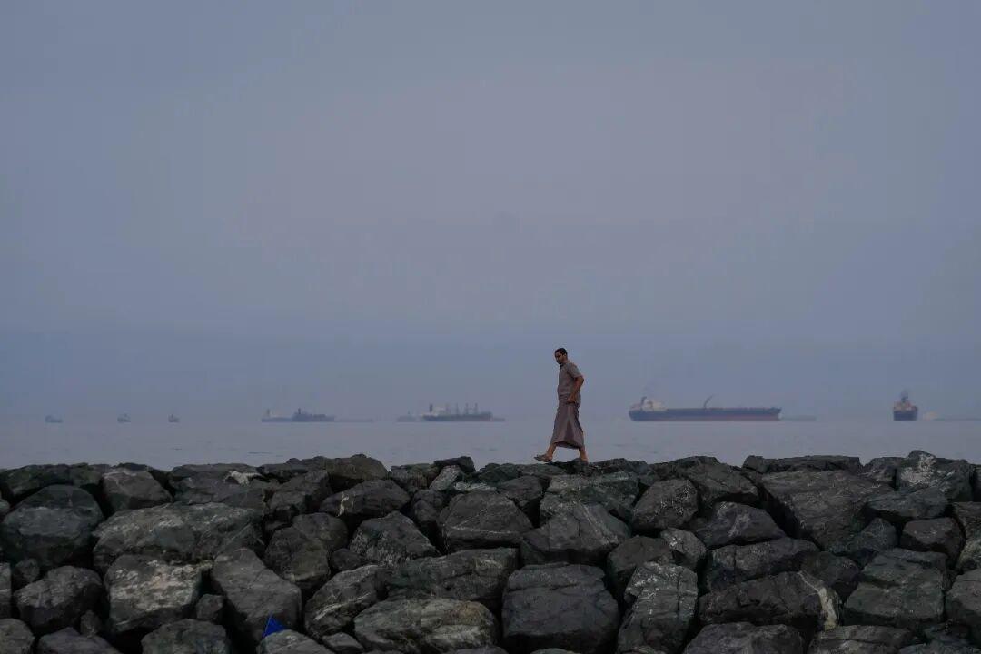 据美国媒体报道，7小时、数十个目标、地点还卡在霍尔木兹海峡附近，这组数字摆在一起