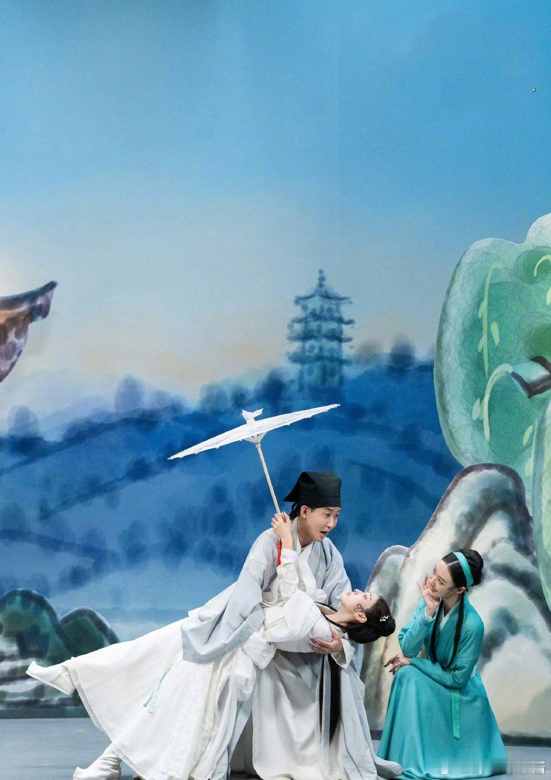 小婉管乐承包白蛇青蛇 小婉和管乐真的是会让人感受到一种快乐的气息扑面而来，看着这