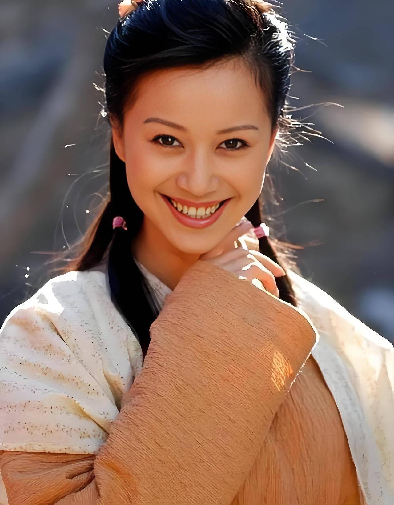 倪虹洁，原来你是这样的。

21岁时，她嫁给了比自己大7岁的男友，后男友经商失败