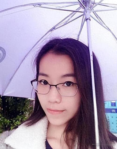 2023年，曾叫器“用核武炸中国”的武大985女硕士王懿，后来最终还是饿死在了她
