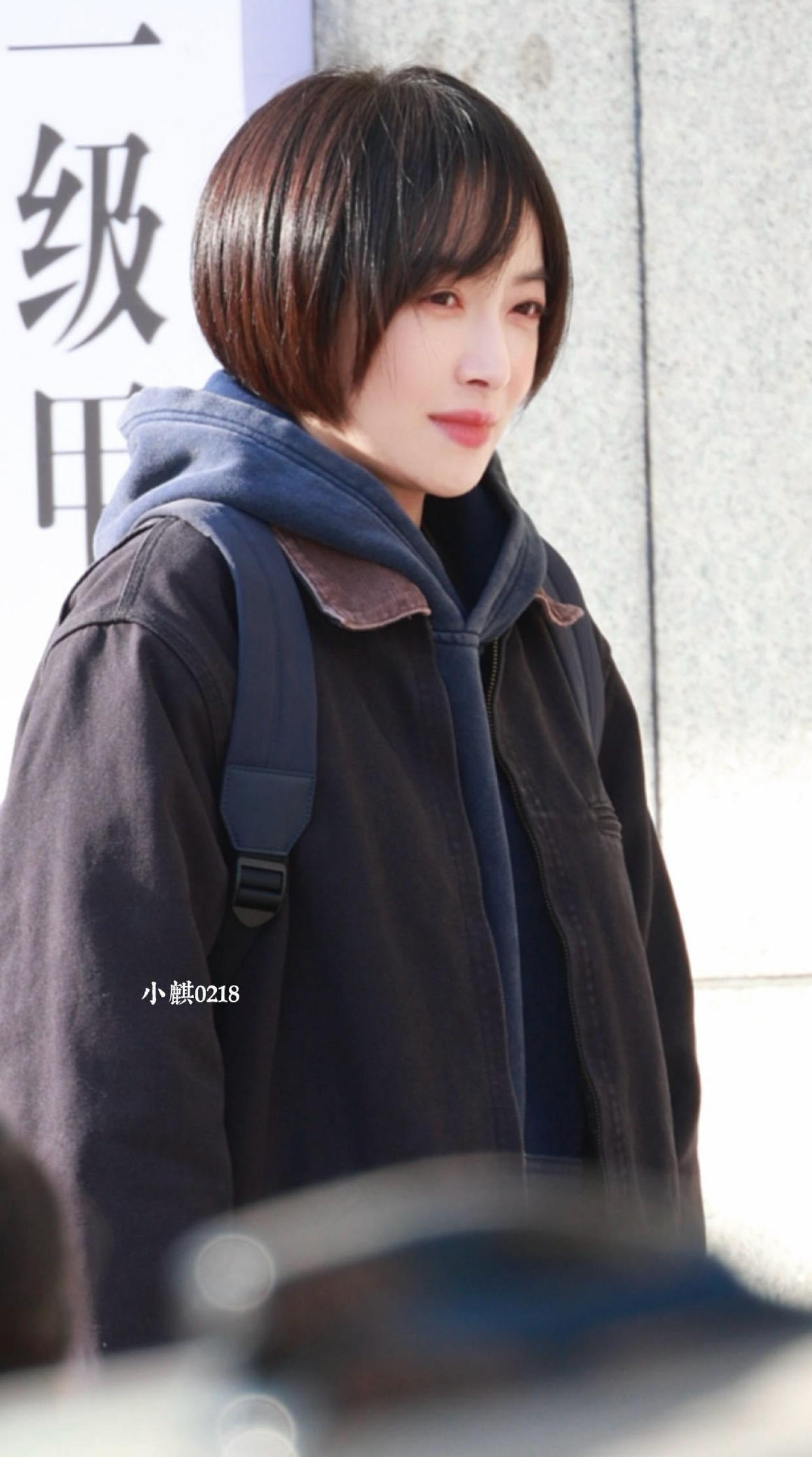 短发的宋茜简直像个小丸子，可爱得没边儿！ 