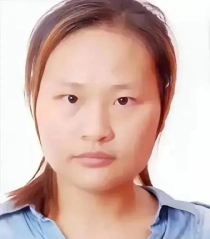 刚出生就被亲生父母抛弃，送给村里光棍兄弟，30年后女孩的回报让两位老人泪流满面！