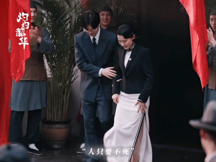 这次轮到女主又争又抢 看《灼灼韶华》里的华姐，赚钱是真有一手，做生意从来不含糊，
