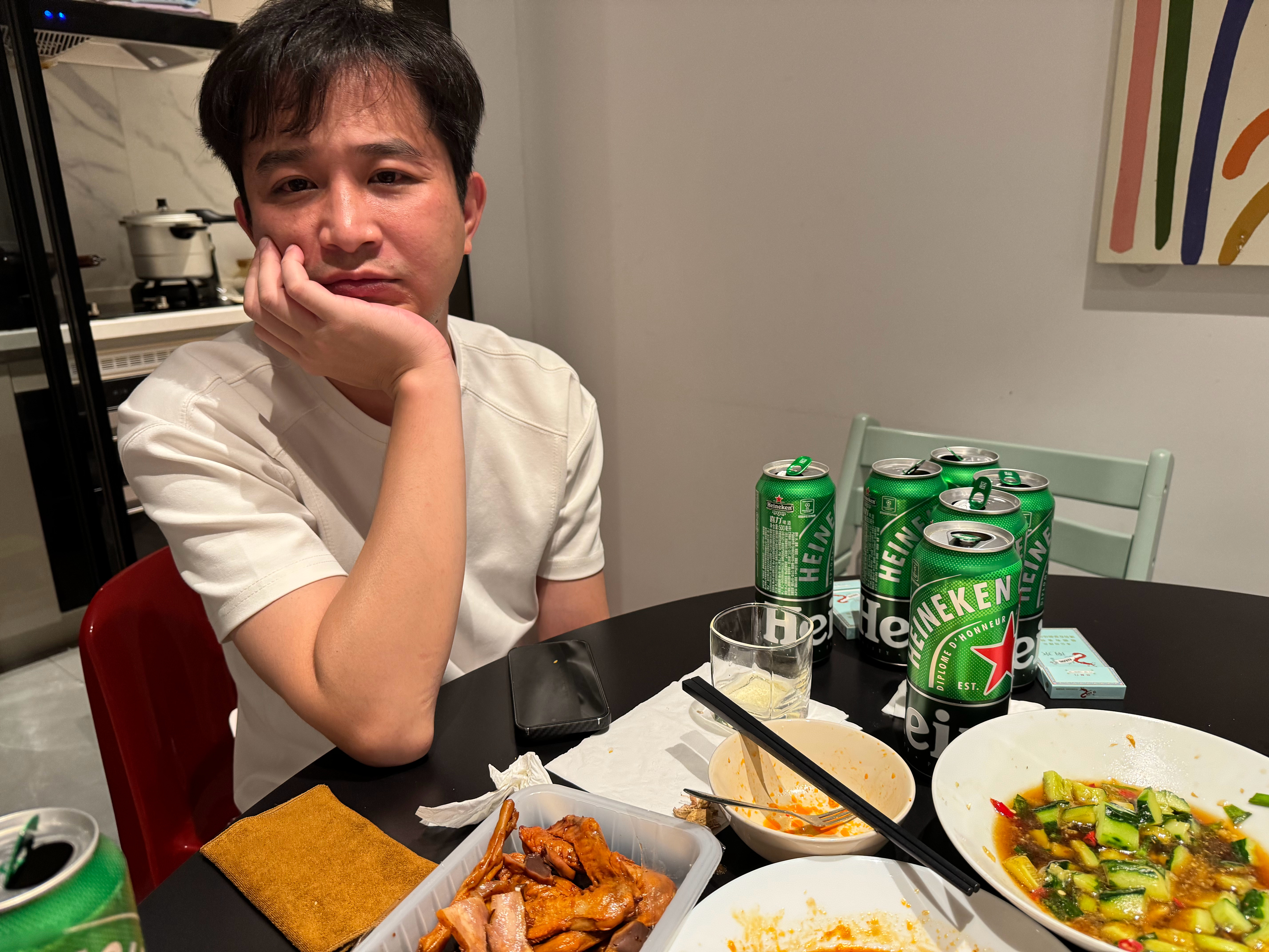 只是喝个啤酒，把南方同事，喝的嘴巴歪了 ​​​