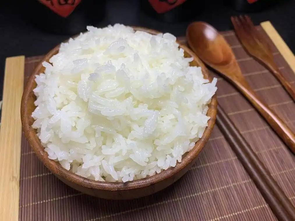 [微风]仅三十年安稳饱腹便滋生饮食鄙视链，碳水被贴廉价标签抹黑普通人，畸形饮食焦
