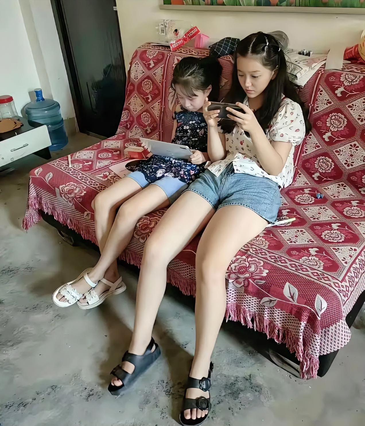 放暑假了，孩子们天天玩手机，真让人头疼，说不得，打不得，你们家的是不是也是这样呢