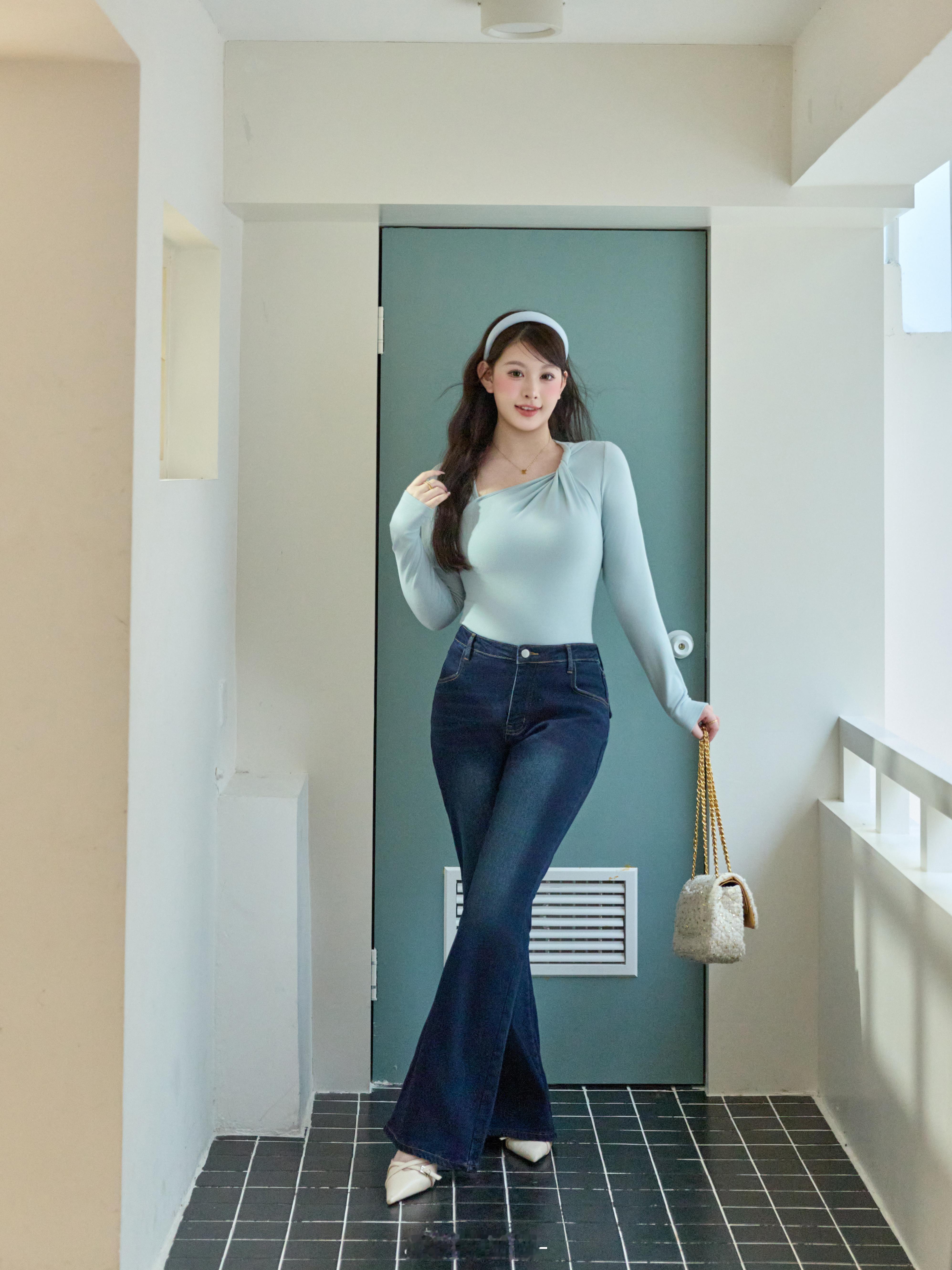 奶fufu扭结斜领上衣～🩵又甜又酷的感觉!!!!😌斜领扭结设计有轻微的露肤度