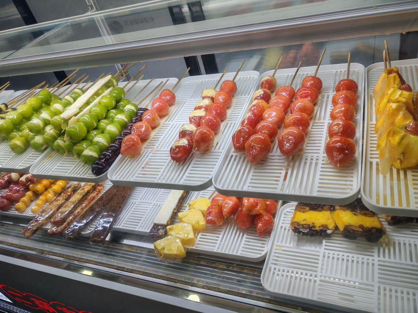 外面没有想象那么冷，饭前先来根糖葫芦吧