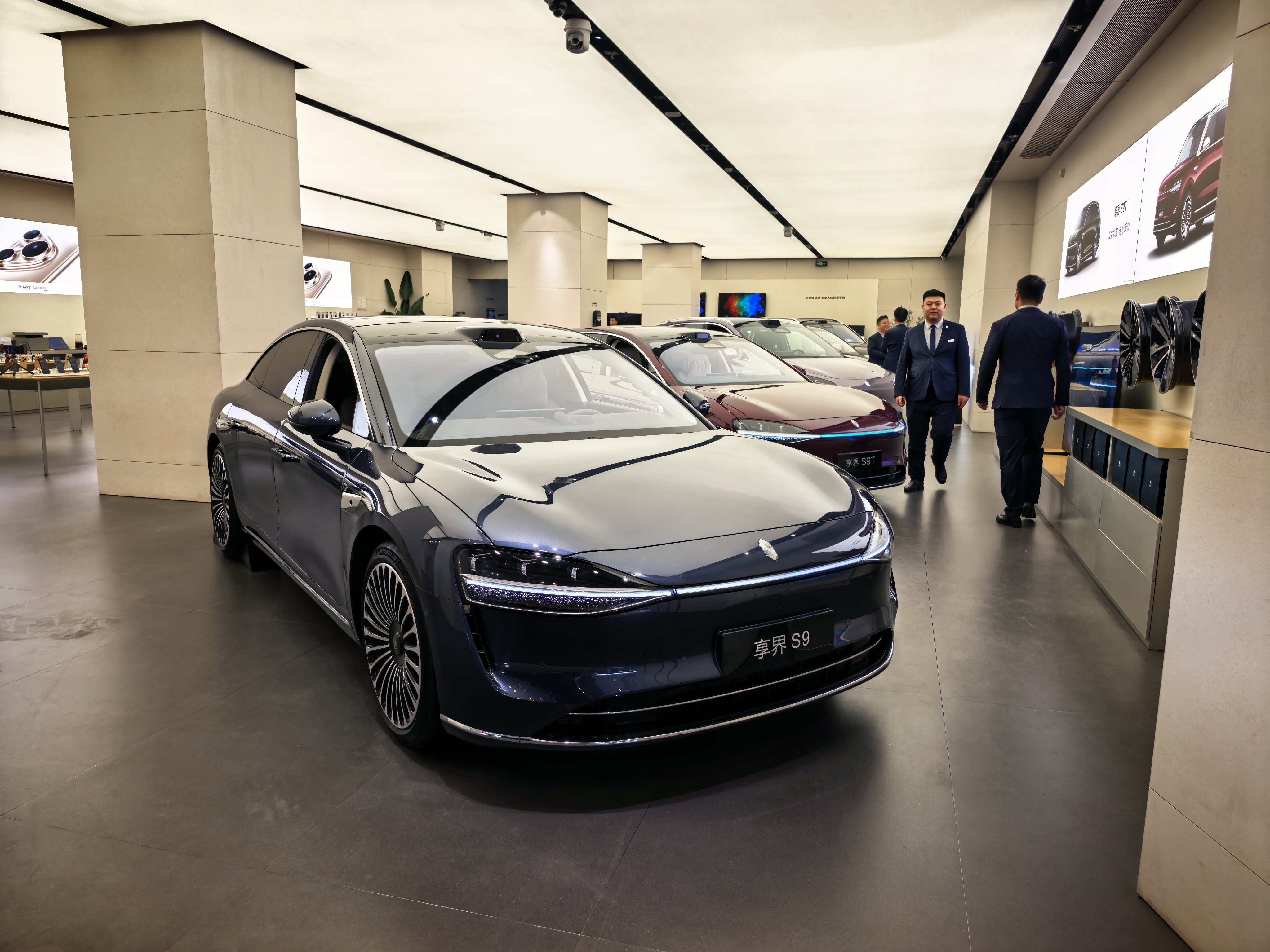 我定享界S9T这家店门头换成新款S9了，S9T在第二位，后面是智界和尚界