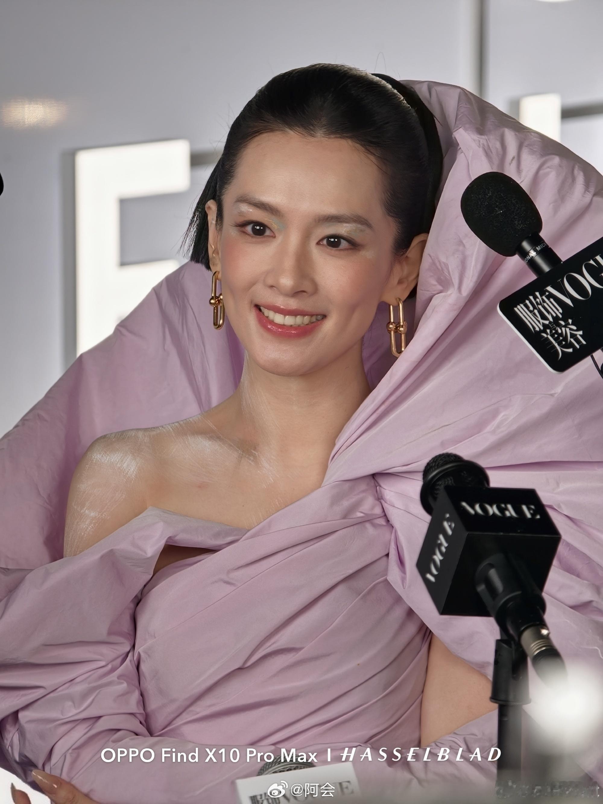 最近OPPO这热度可以啊，小蹭小蹭，看来以后可以多发[馋嘴]OPPO原相机发力了