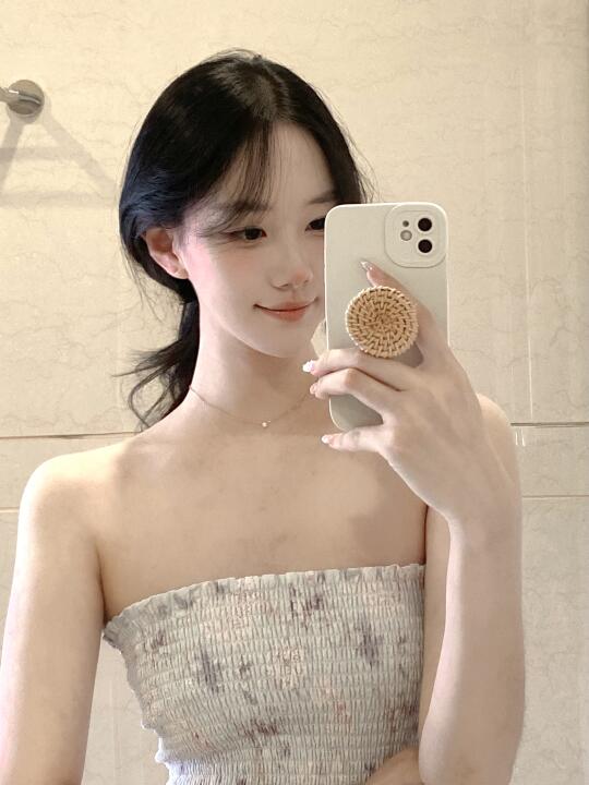 扎一个古早感低马尾🥂
