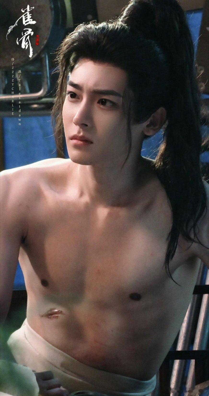 侯明昊腰身比身材好，长得好，比6.0帅多了，为什么成不了顶流呢？ ​​​