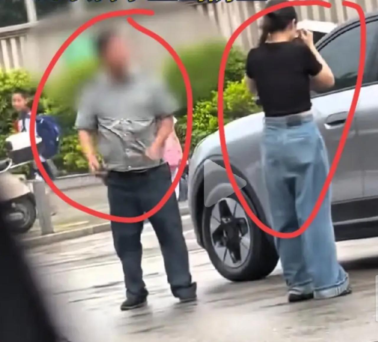 这下尴尬了
被打女司机做了伤情诊断
耳膜穿孔，如果 6 周未愈的话可以鉴定为轻伤