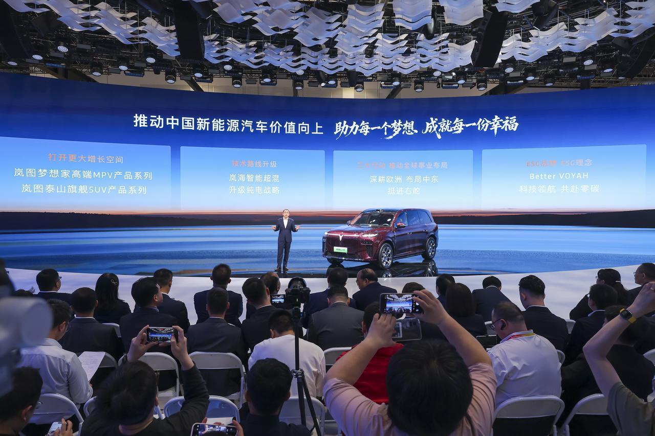 从港股上市到梦想家出海，岚图的“快”藏在“稳”里
 
本次北京车展，我觉得岚图汽