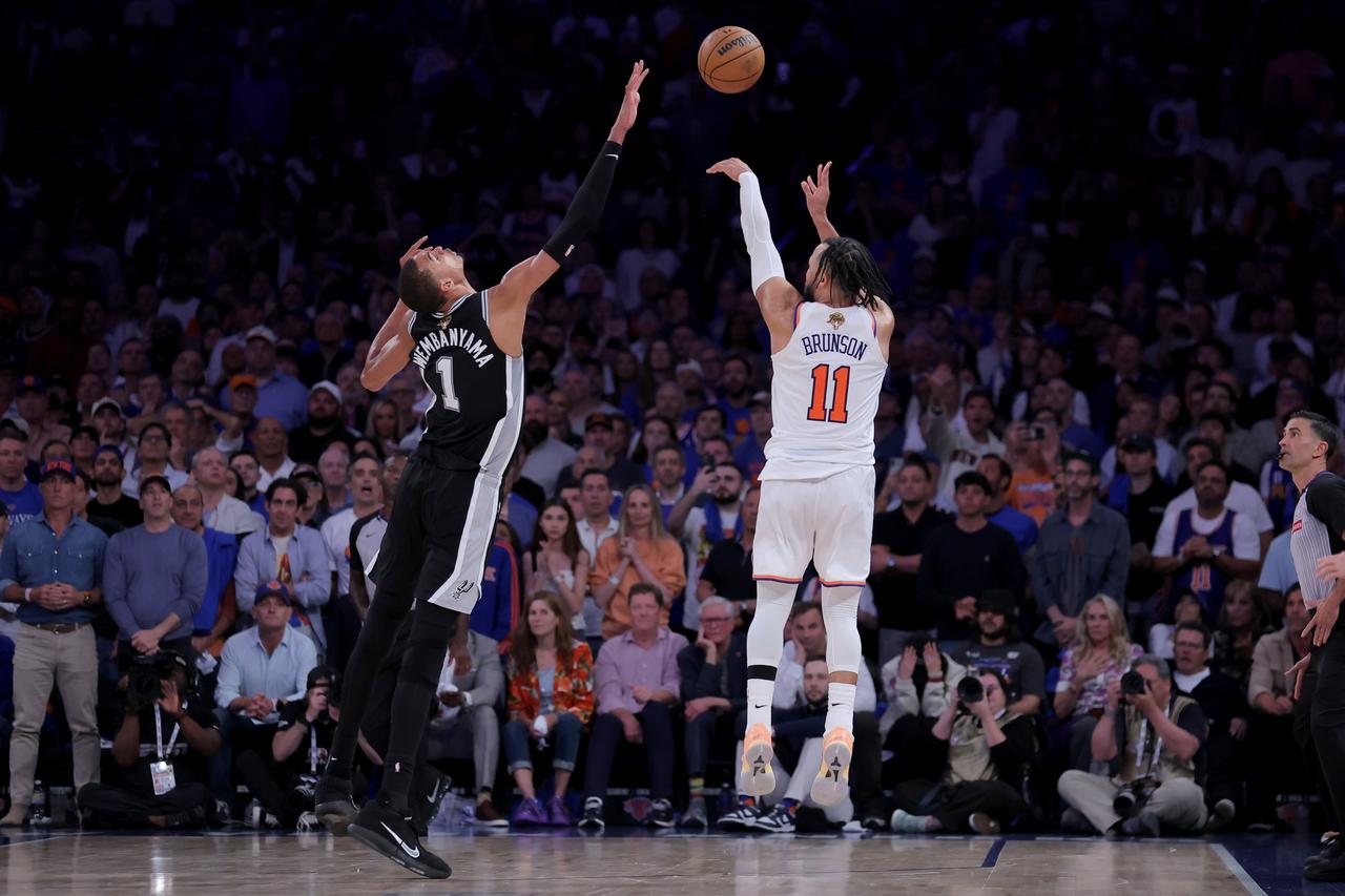 NBA官方今天公布了总决赛G4裁判报告：卡斯尔出界前先被哈特犯规！阿尔瓦拉多未回