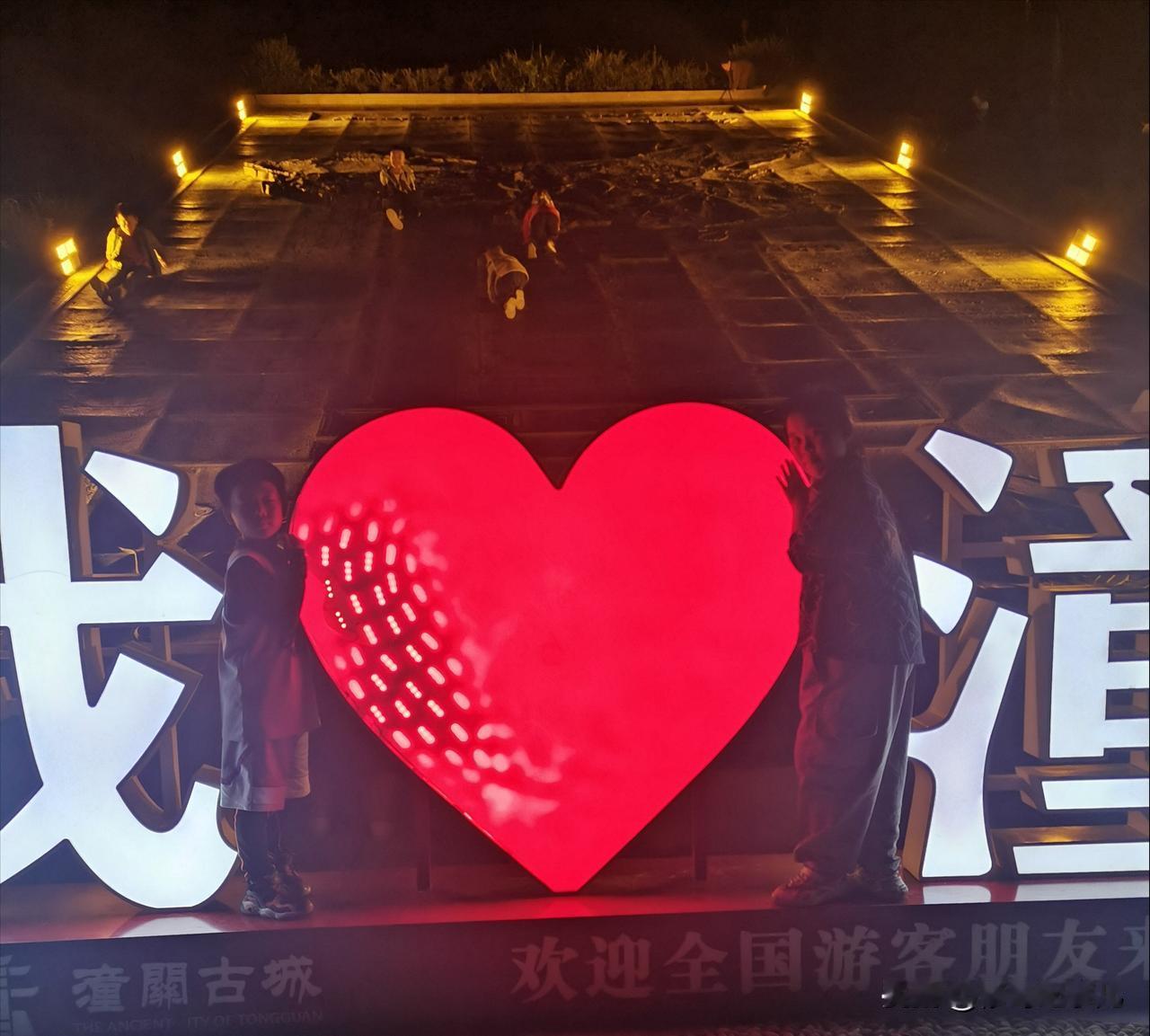 我叫林瑶,今年23岁,因为工作原因,我来到了这个国家。
这是一个阳光明媚的早上,