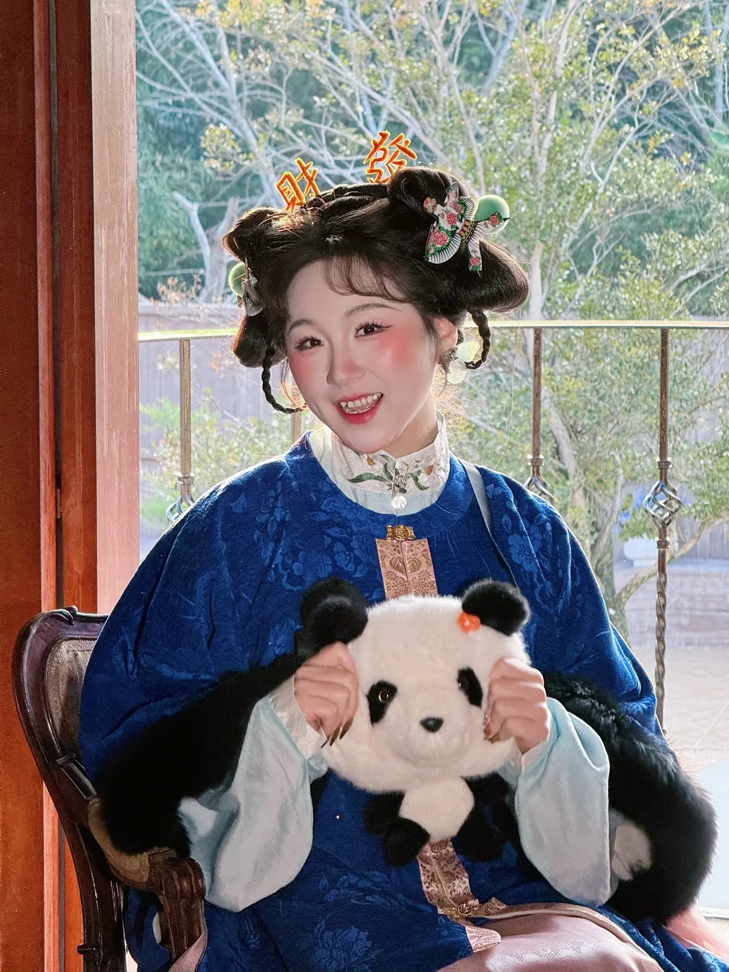 你身上的温柔。是克莱因的蓝加上莫奈的一点灰