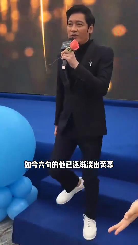 任谁也没有想到，明明都是TVB的收视巨星，只能说没有对比就没有伤害。
·首先是林