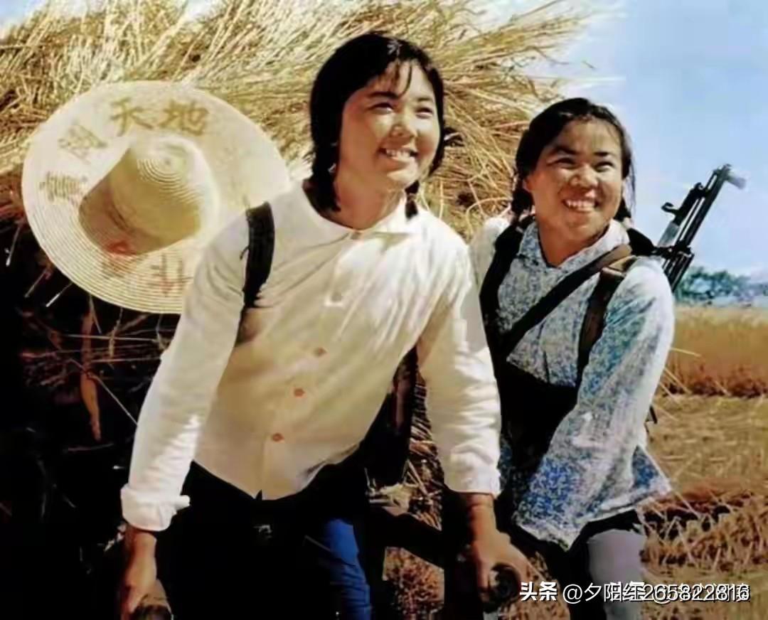 七八十年代的农民， 基本上都是改变了贫困的面貌，年轻人都很少穿補丁衣服了，疤上補