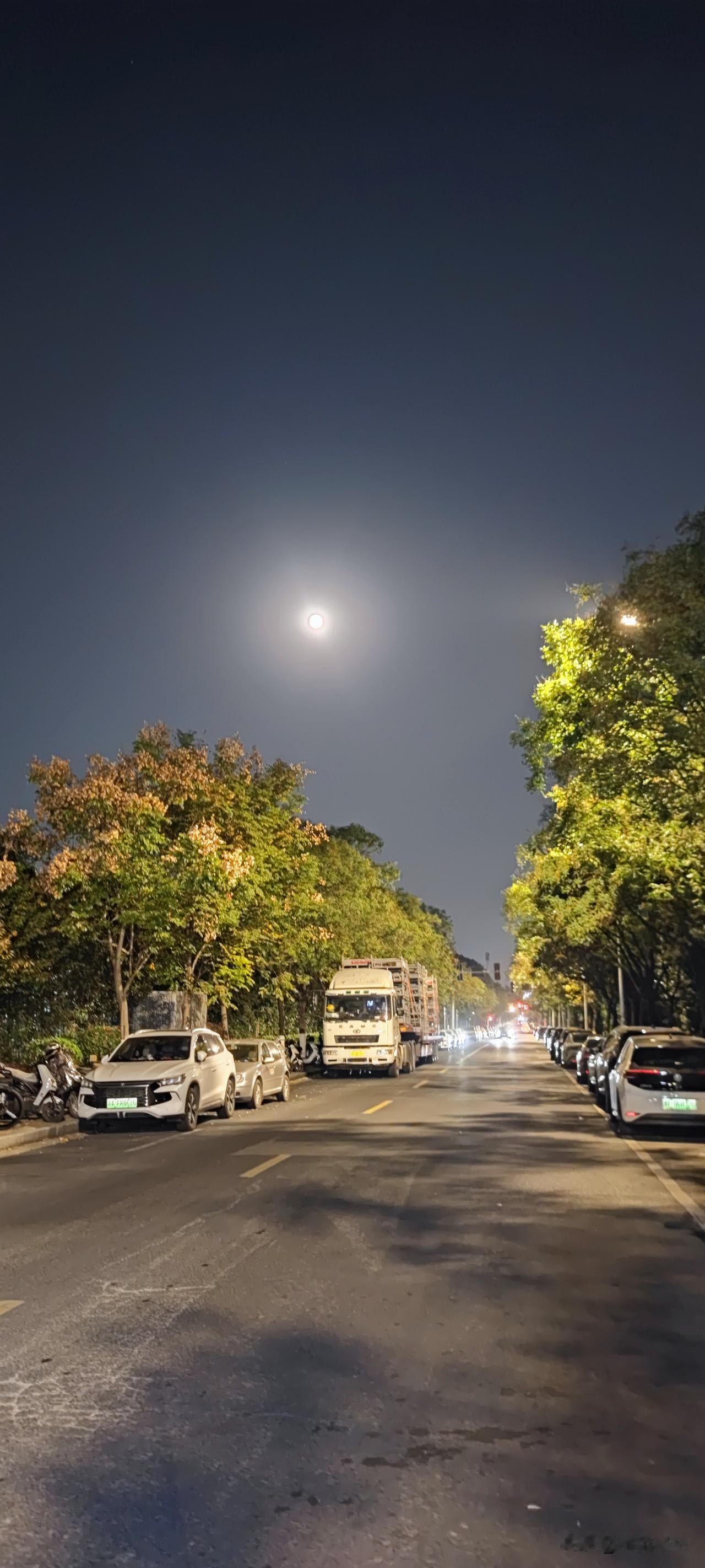 听说今晚超级月亮？