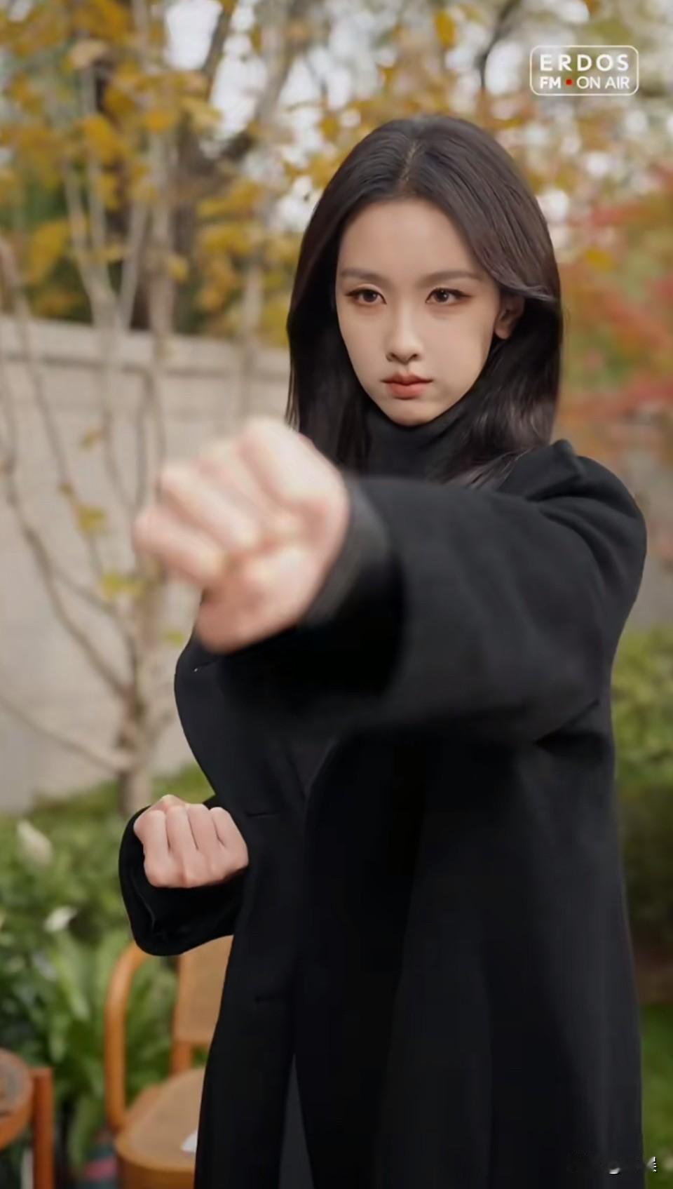 陈嘟灵突然打起拳来了！？宗门大师姐陈都灵！！

但是嘟打八段锦打的好像真的会武功