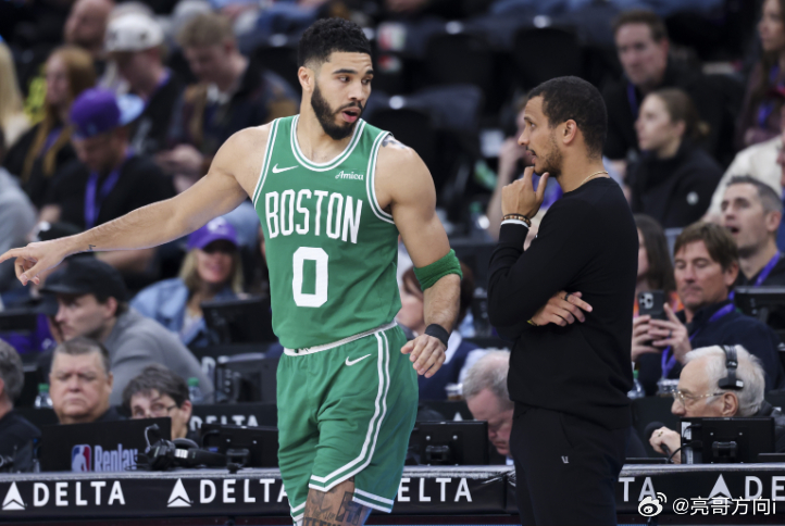 NBA常规赛，凯尔特人客场114-99战胜黄蜂。赛后主教练马祖拉接受采访，谈到在