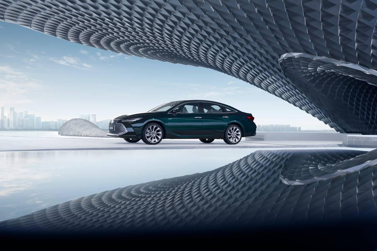 说到中级车，亚洲龙一定会是一款绕不过去的车型，稳重的外形让人印象深刻，而这次的全