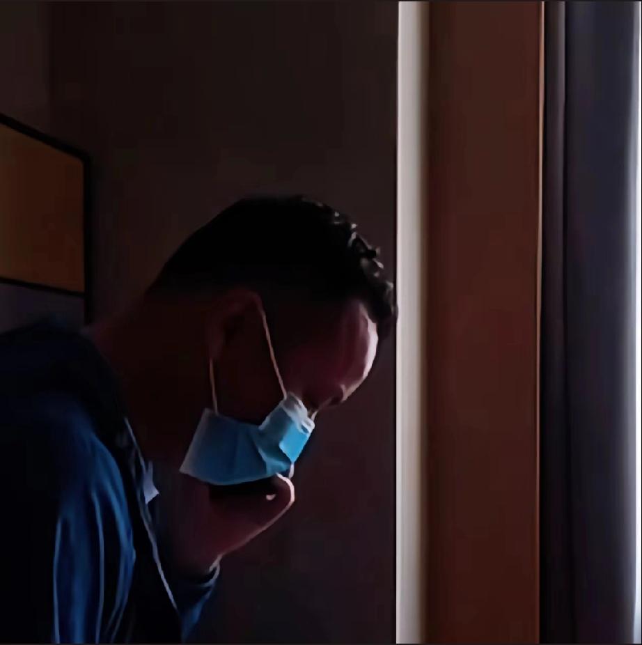 上官正义，一个民间打扙志愿者，不知道为什么看到他为了正义而战，艰难的前行，还受到