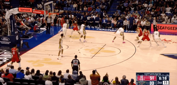 天赋拉满！锡安弹射起飞大帽申京！
在今天NBA常规赛火箭对阵鹈鹕的第二节比赛中，